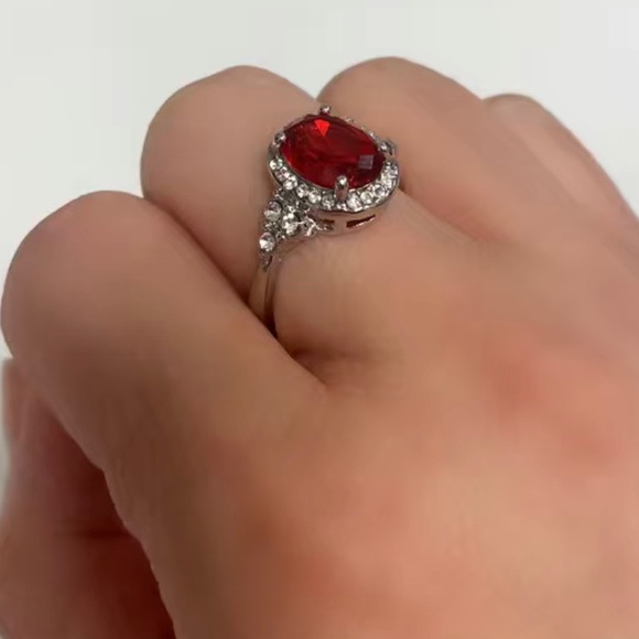 Elegant Ruby Ring - Picture 10 of 11